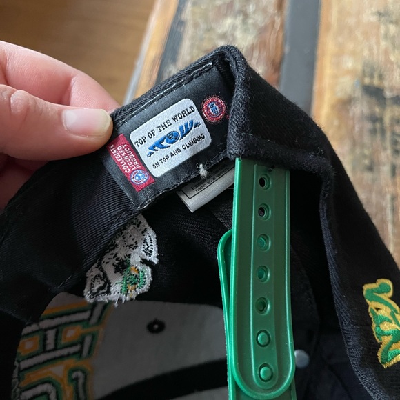 Notre Dame Fighting Irish Snapback Hat - Picture 6 of 7